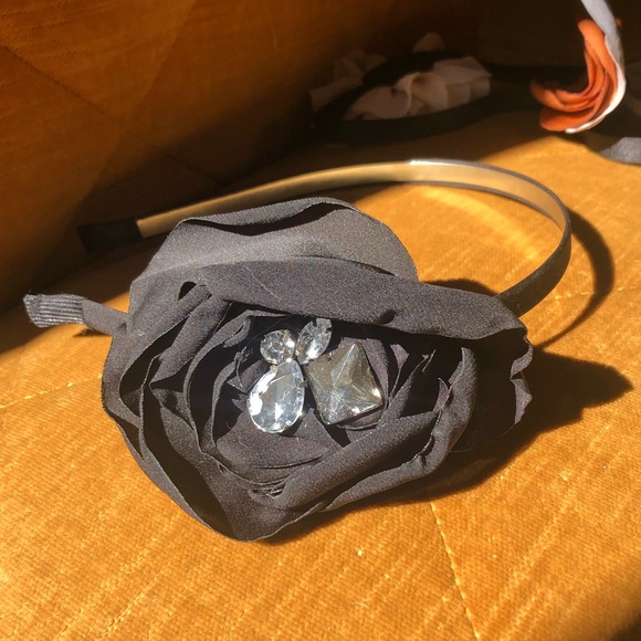 A trio of flower headbands - Picture 6 of 6